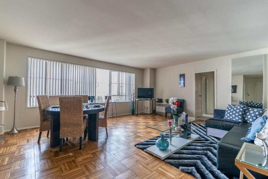 Spacious Charming With Great Views Near The Grove Appartement *