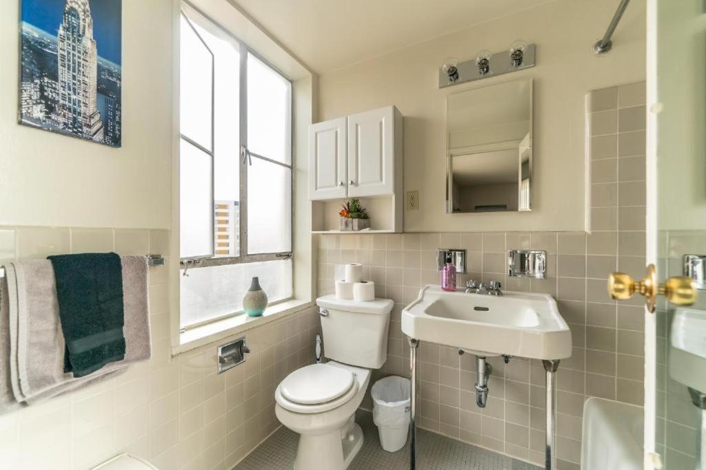 Spacious Charming With Great Views Near The Grove Appartement *