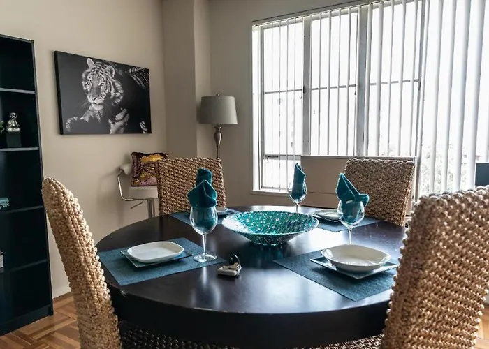 Spacious Charming Condo With Great Views Near The Grove