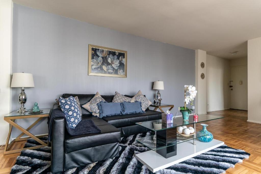 Apartment Spacious Charming With Great Views Near The Grove